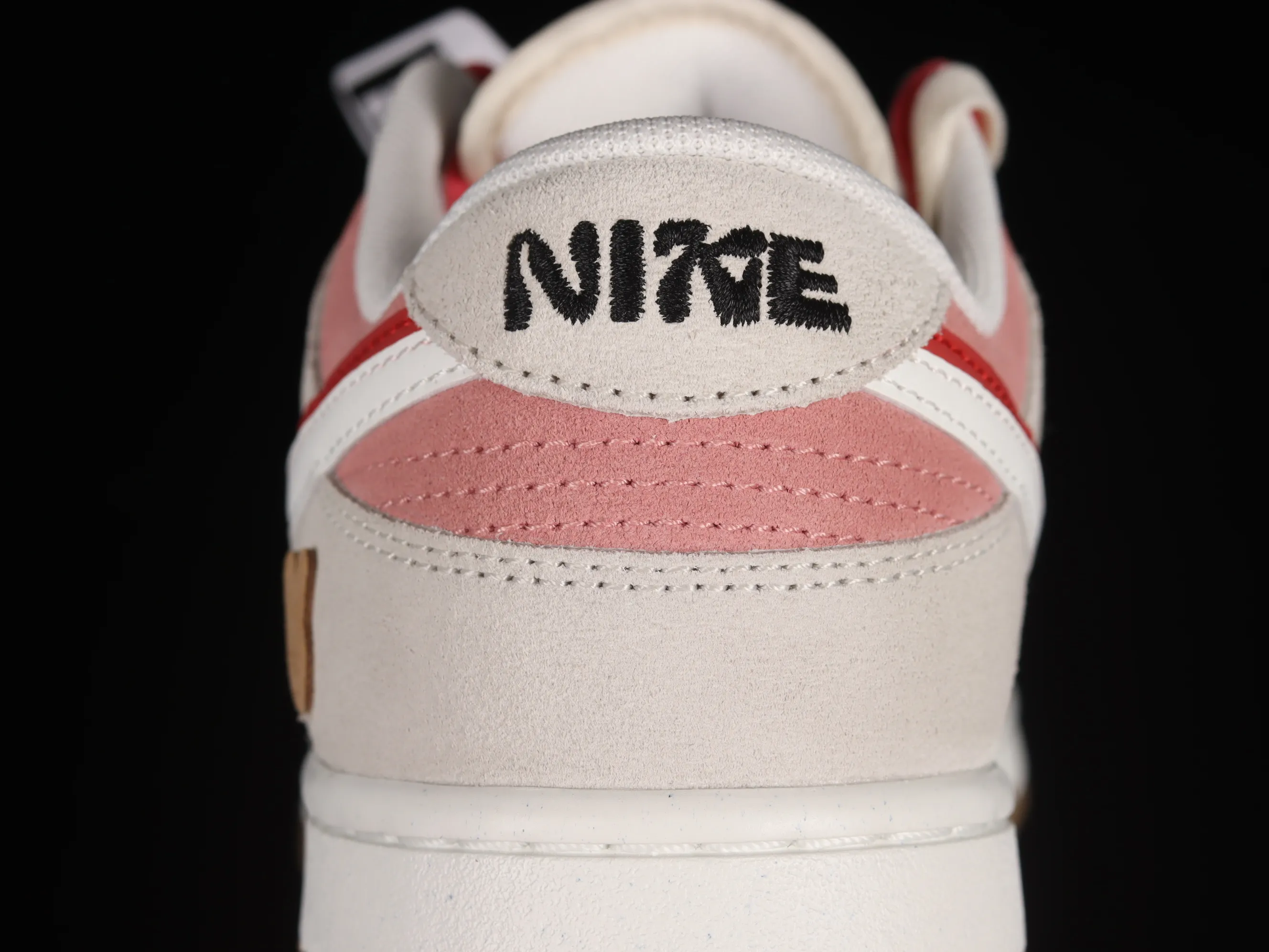 All Categories Nk SB Dunk Series Nk SB Dunk Low Low-top Sneakers Nk Dunk Low SE 2023 Year of the Rabbit Limited SB Smashed Backboard Fashion Casual Sneakers DO9457-117